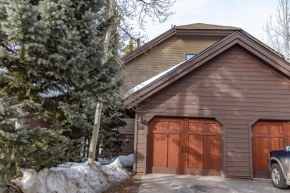 Village Point Getaway Townhome Great Location with a Private Hot Tub Breckenridge